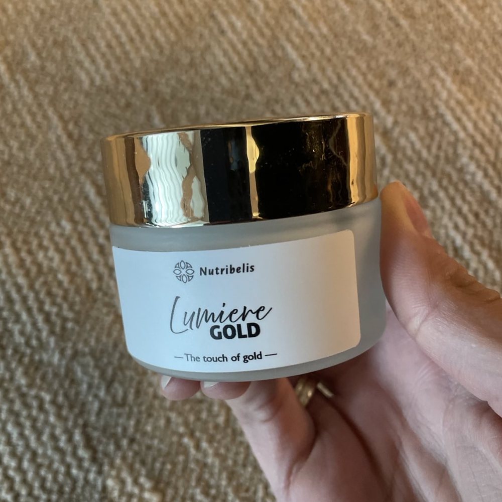 Lumiere Gold, tegla dnevne kreme od 25 ml sa zlatnim poklopcem