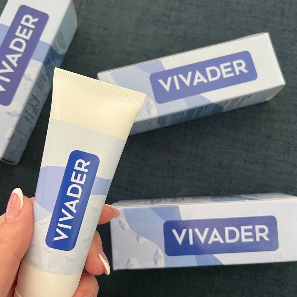 Vivader, tuba kreme i plava kutija s cvijetom pamuka